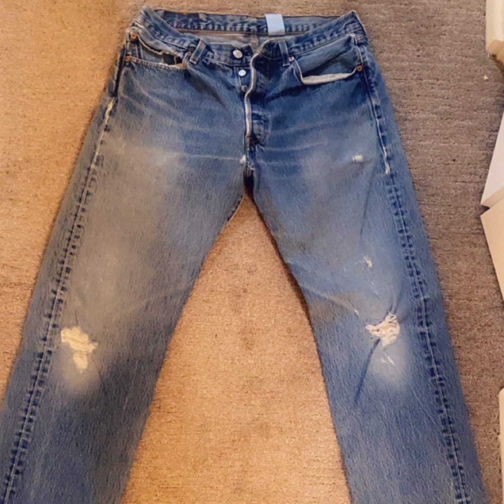 Vintage boyfriend Levi’s 501 distressed